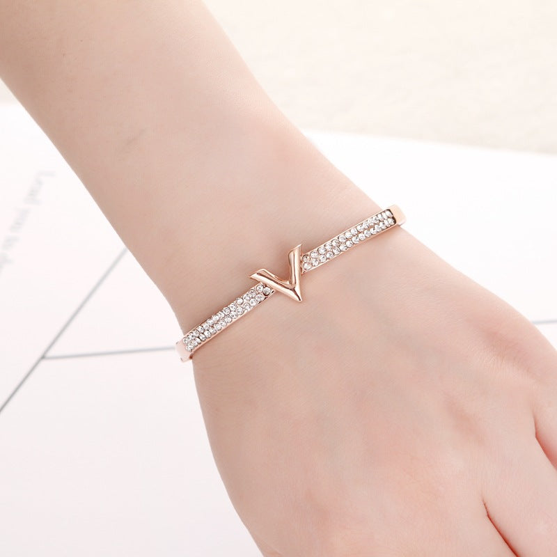 V Bracelet