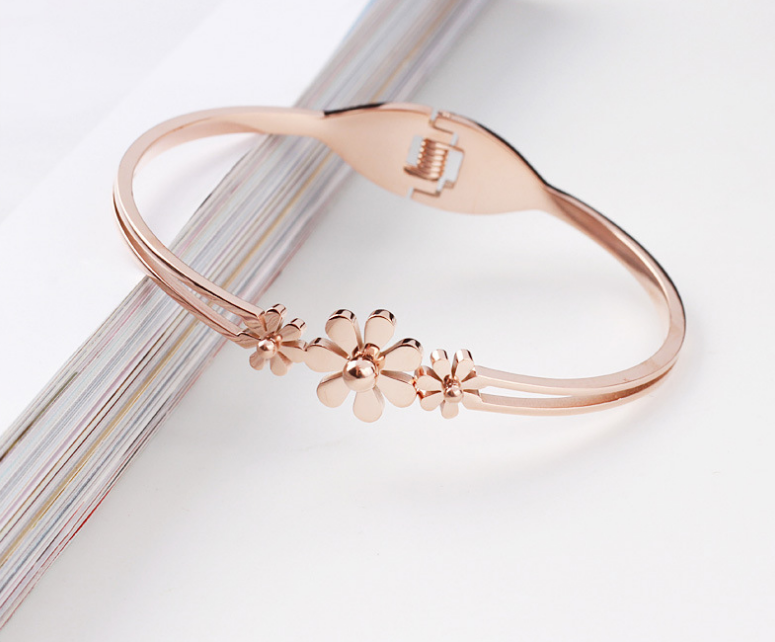 Flower bracelet